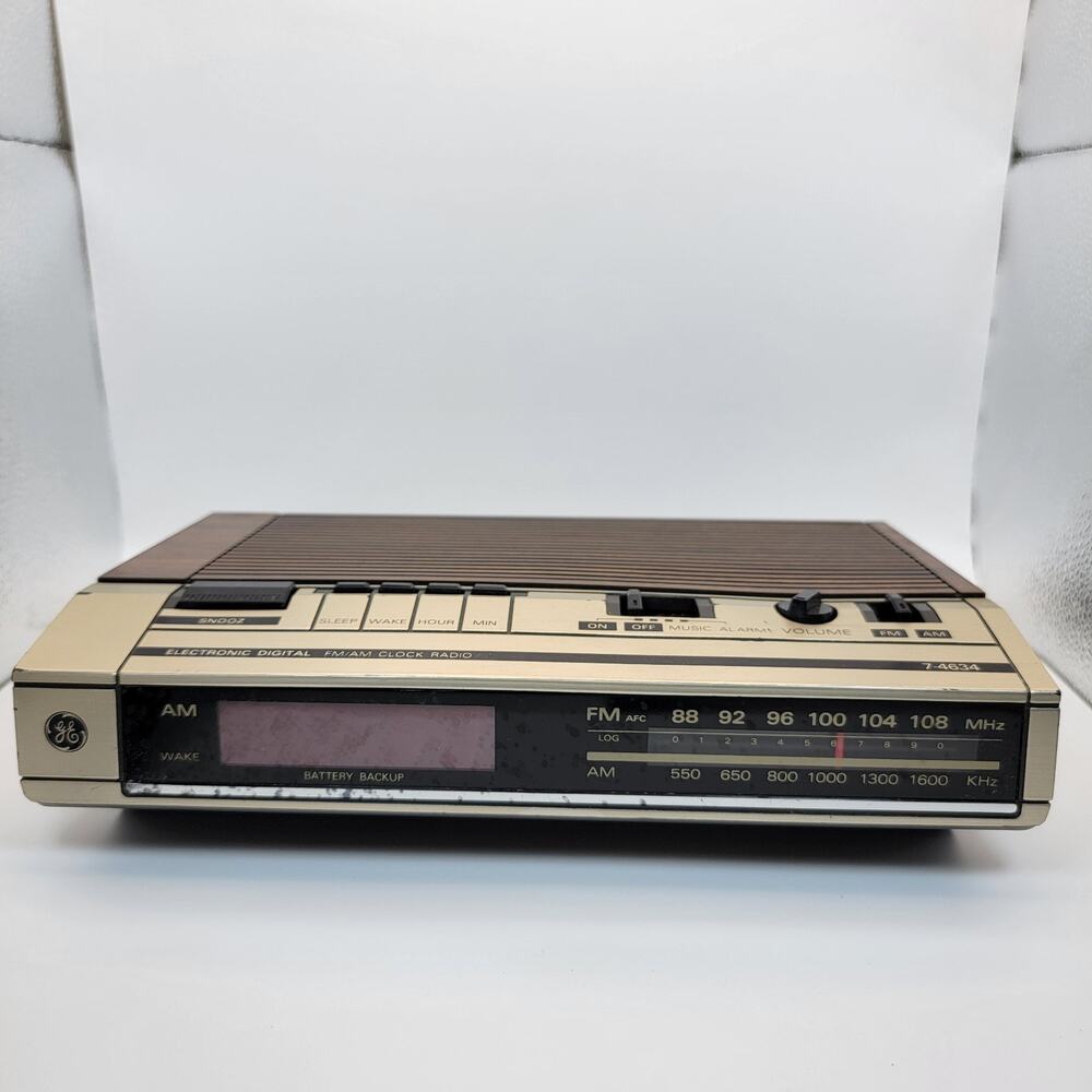 1980s GE FM/AM Clock Radio Woodgrain Finish Vtg Alarm Clock For Parts Only